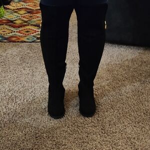 Elegant Black Suede Over-the-Knee Boots